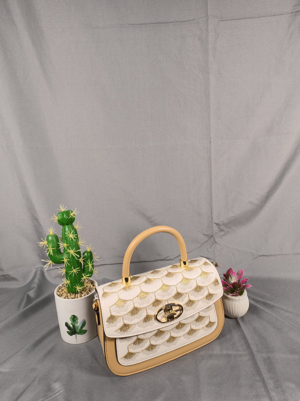 Durandal Luxury Scalloped Top-Handle Handbag - Cream & Tan