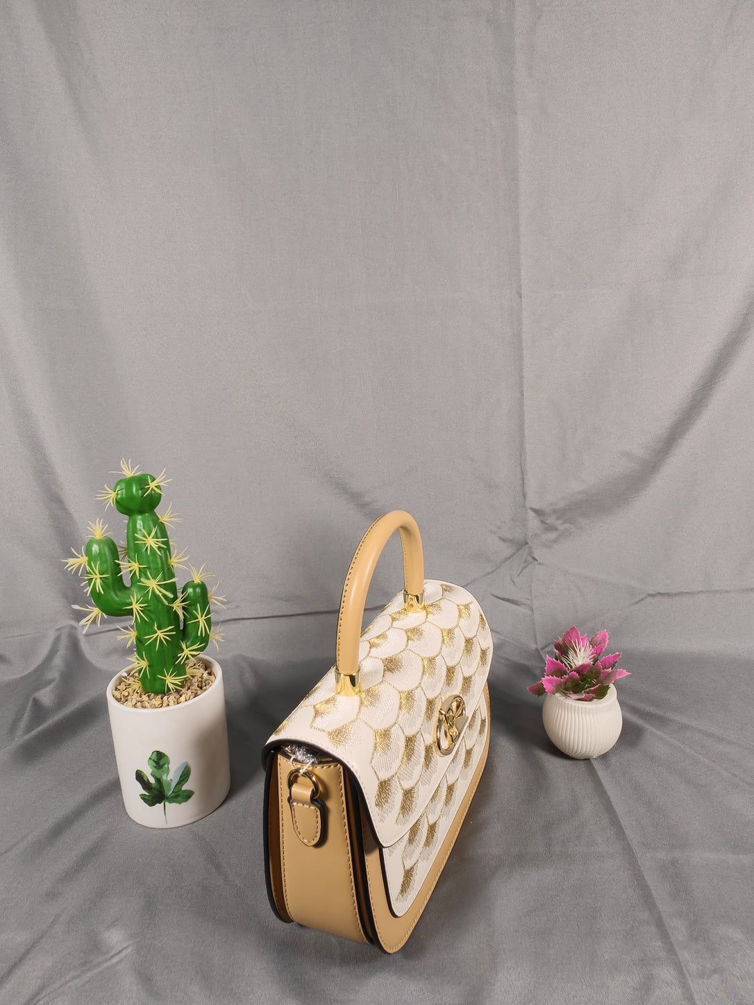 Durandal Luxury Scalloped Top-Handle Handbag - Cream & Tan