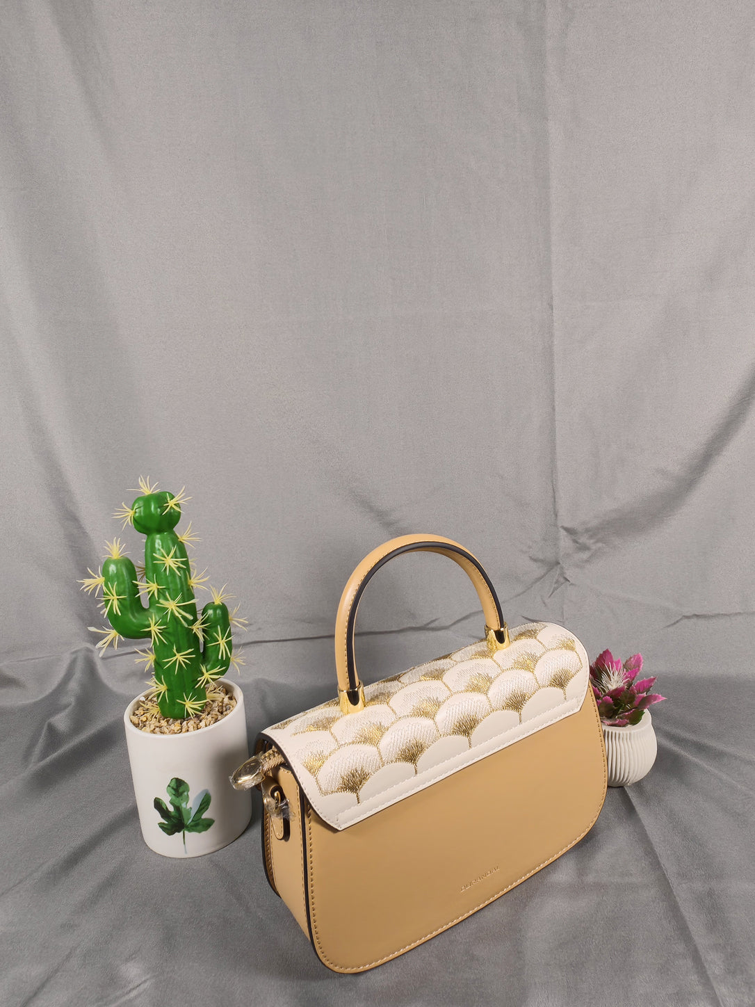 Durandal Luxury Scalloped Top-Handle Handbag - Cream & Tan