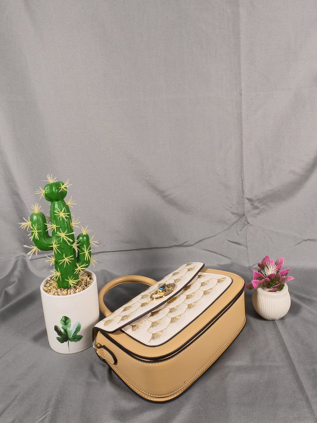 Durandal Luxury Scalloped Top-Handle Handbag - Cream & Tan